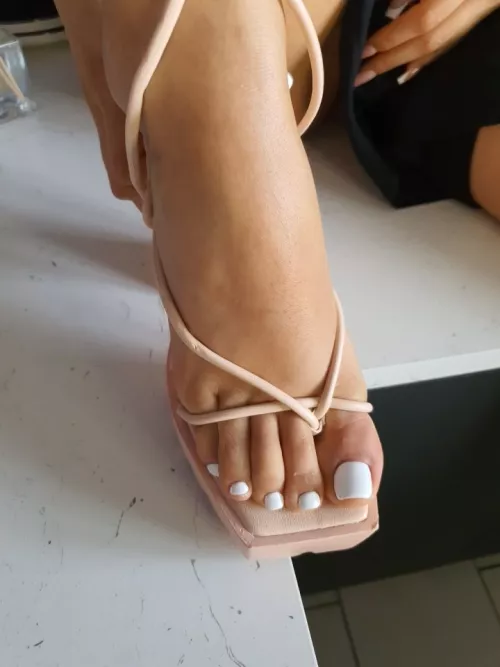 size 3 latina feet