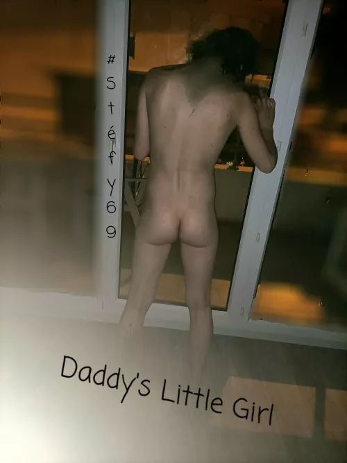 Small exhibition for the neighbors... // Petite exhibition pour les voisins... // Daddy's Little Girl (F)rench_Girl_29_years_old