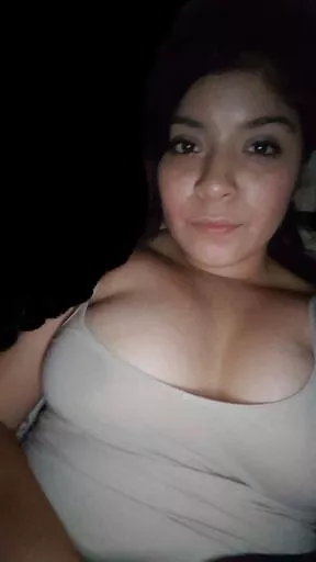 Smash or pass mom of 2? Also who wants to see my boobs?