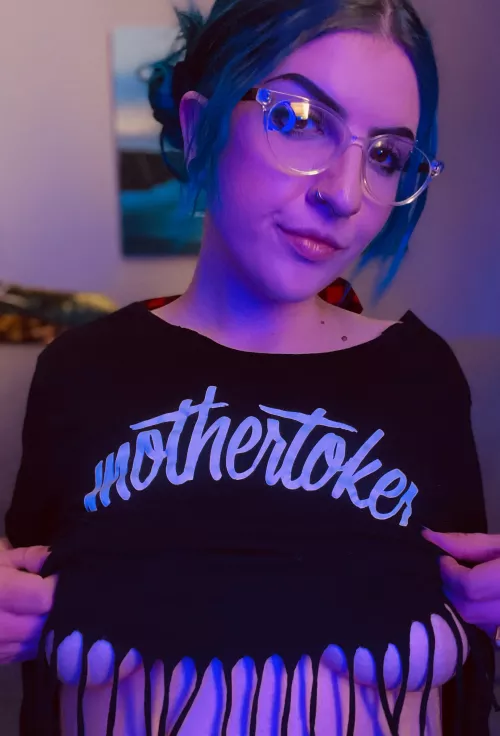 Smokers are allowed in the Hot Moms Club