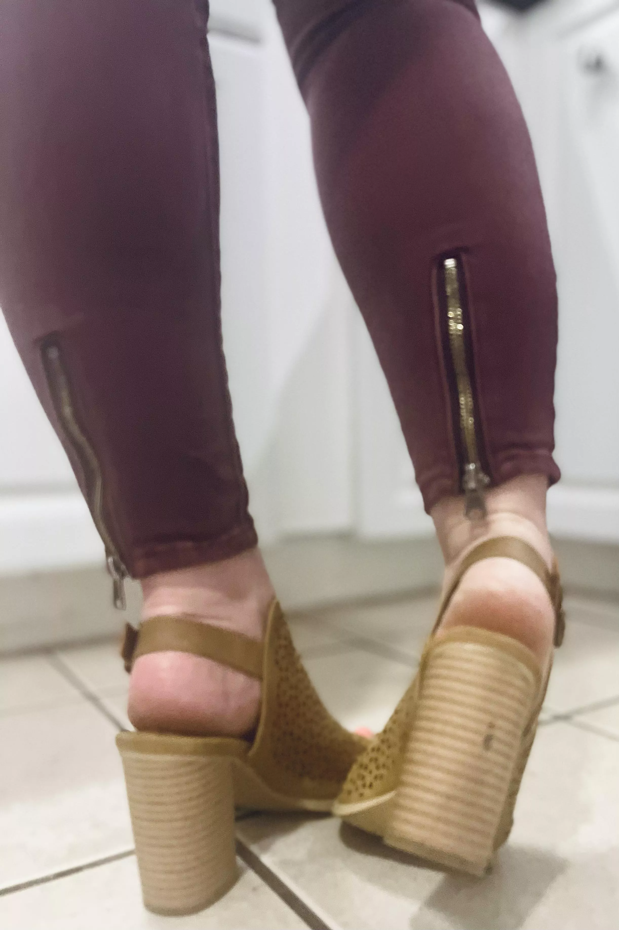 So glad we’re getting back into sandal weather 👏🏼👡