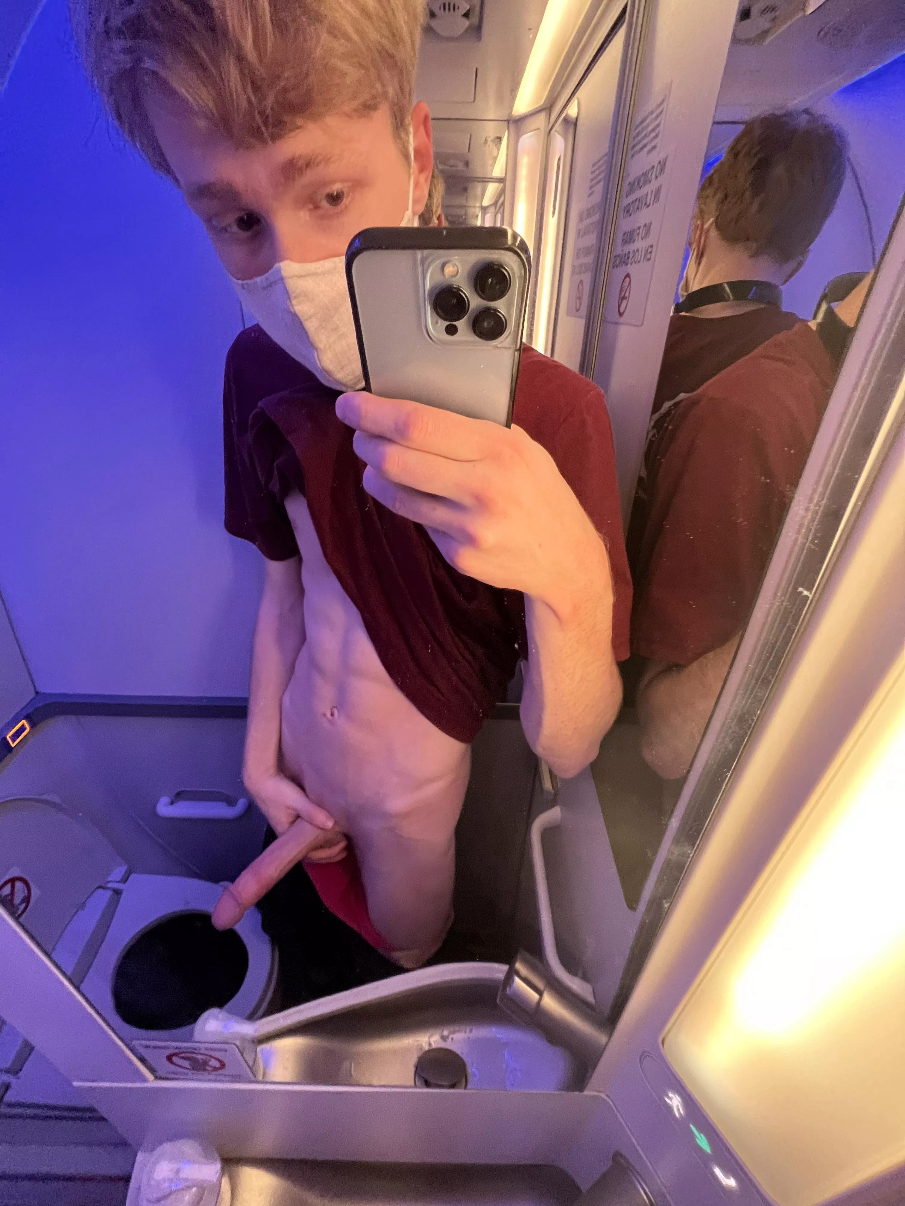 So horny I had to jack off mid flight😅