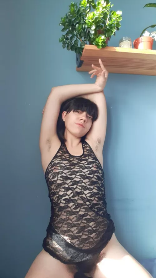So sleepy today, but I always wanna show off my natural body ๐ฑ