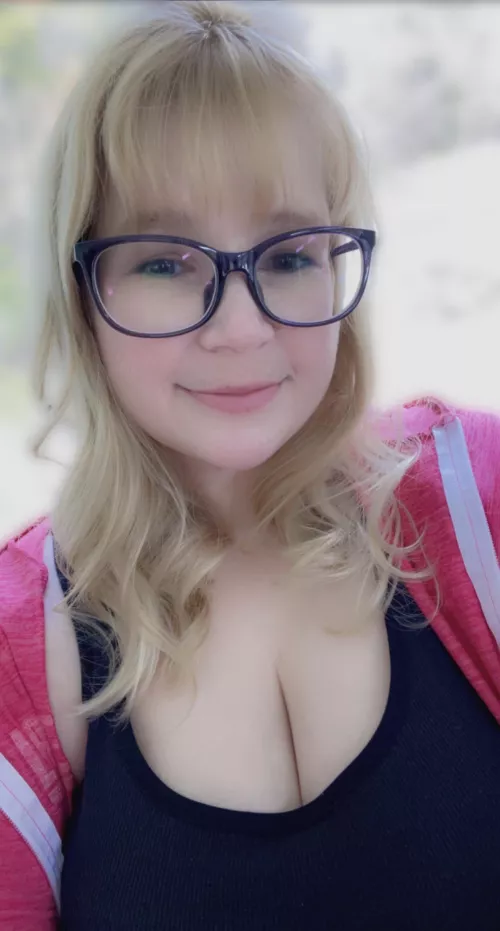 So sleepy today. Wish we could stay in bed 😘