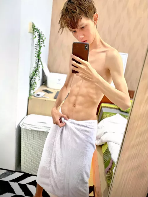 Soaking wet after getting out of the shower 💦