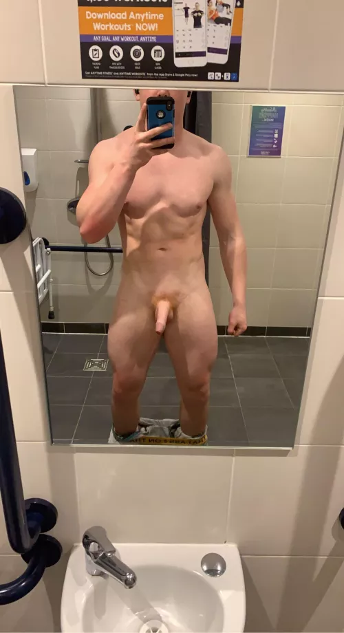 Softy cock post workout looks so much smaller with lifting legs