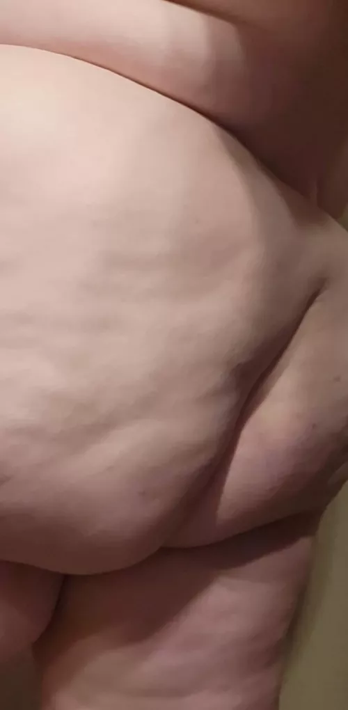 Some ass to start your day 😉 your welcome