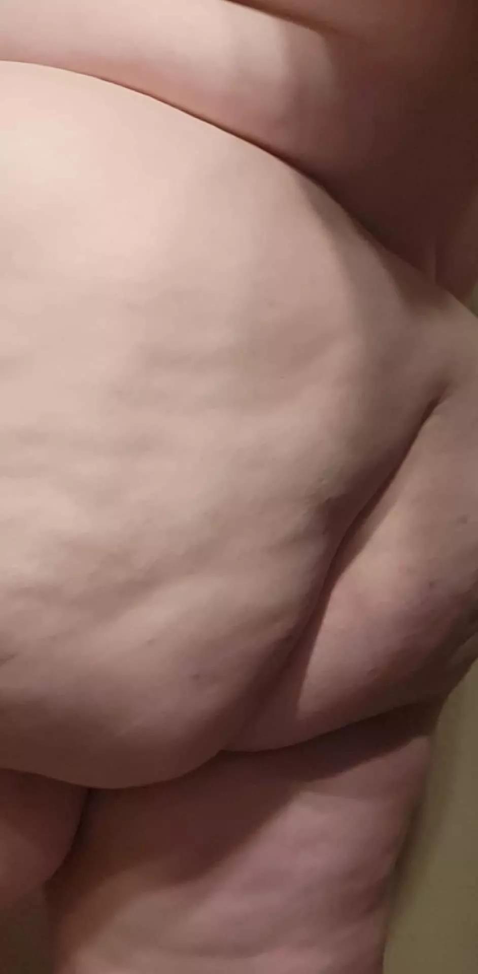 Some ass to start your day 😉 your welcome