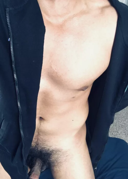 💨 some days it gets chilly even when the sun is out 🌻