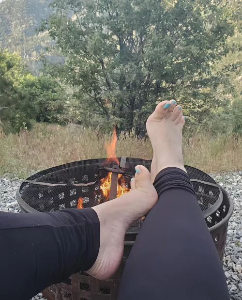 Some more toasty toes! ☺️