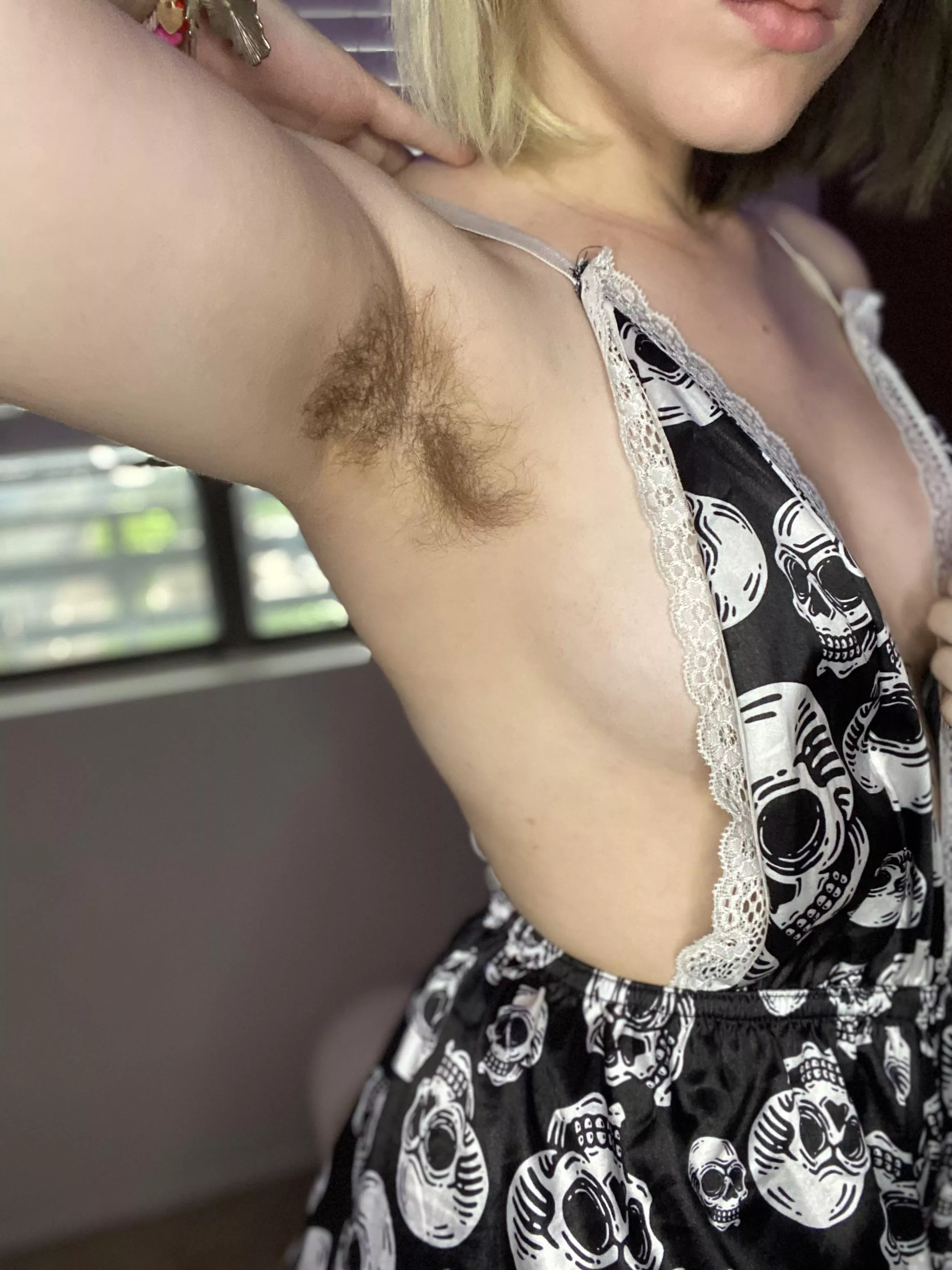 some side boob and a hairy pit for you… i love how they smell when i wake up