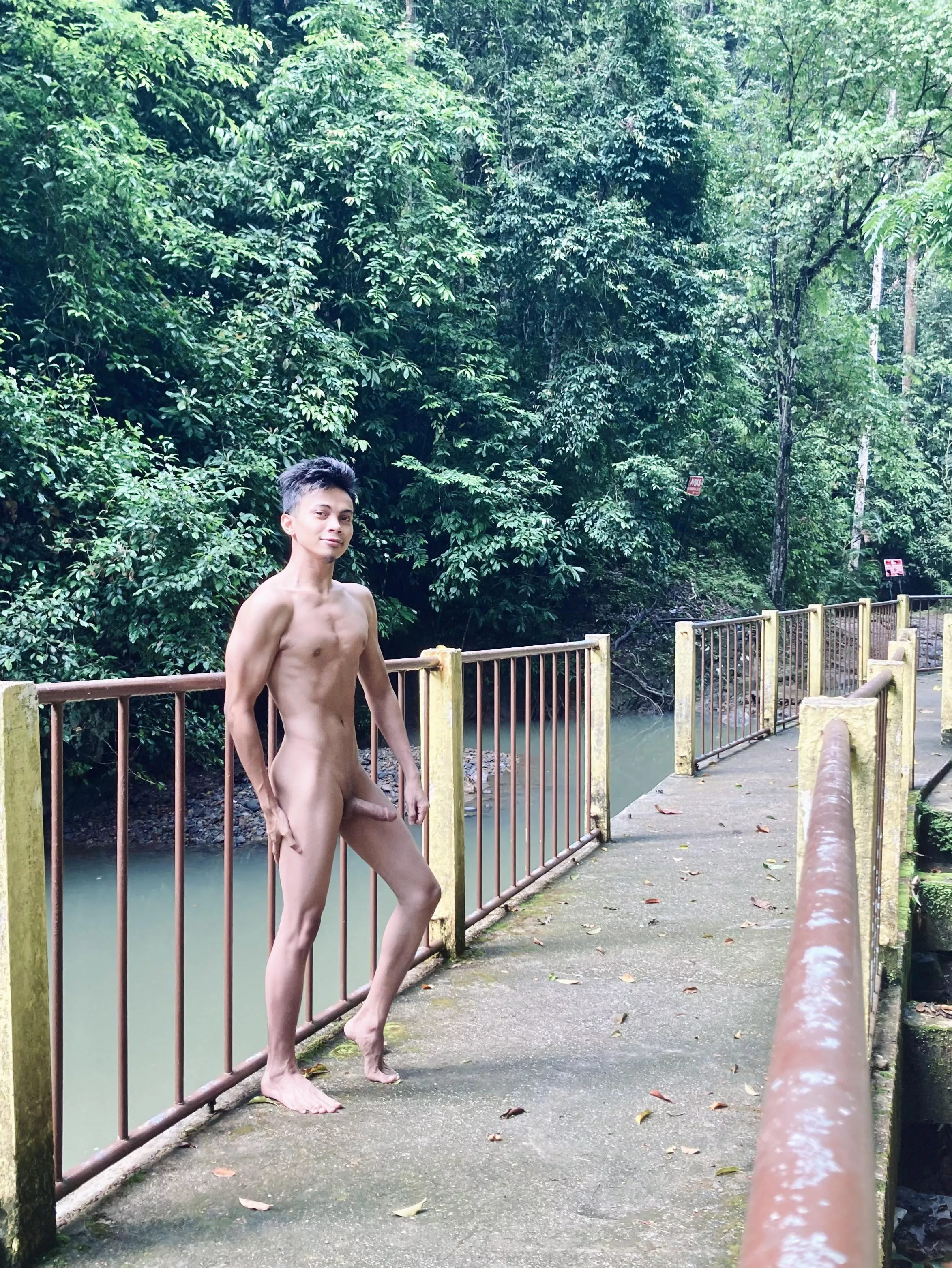 Somebody definitely will see me walk！