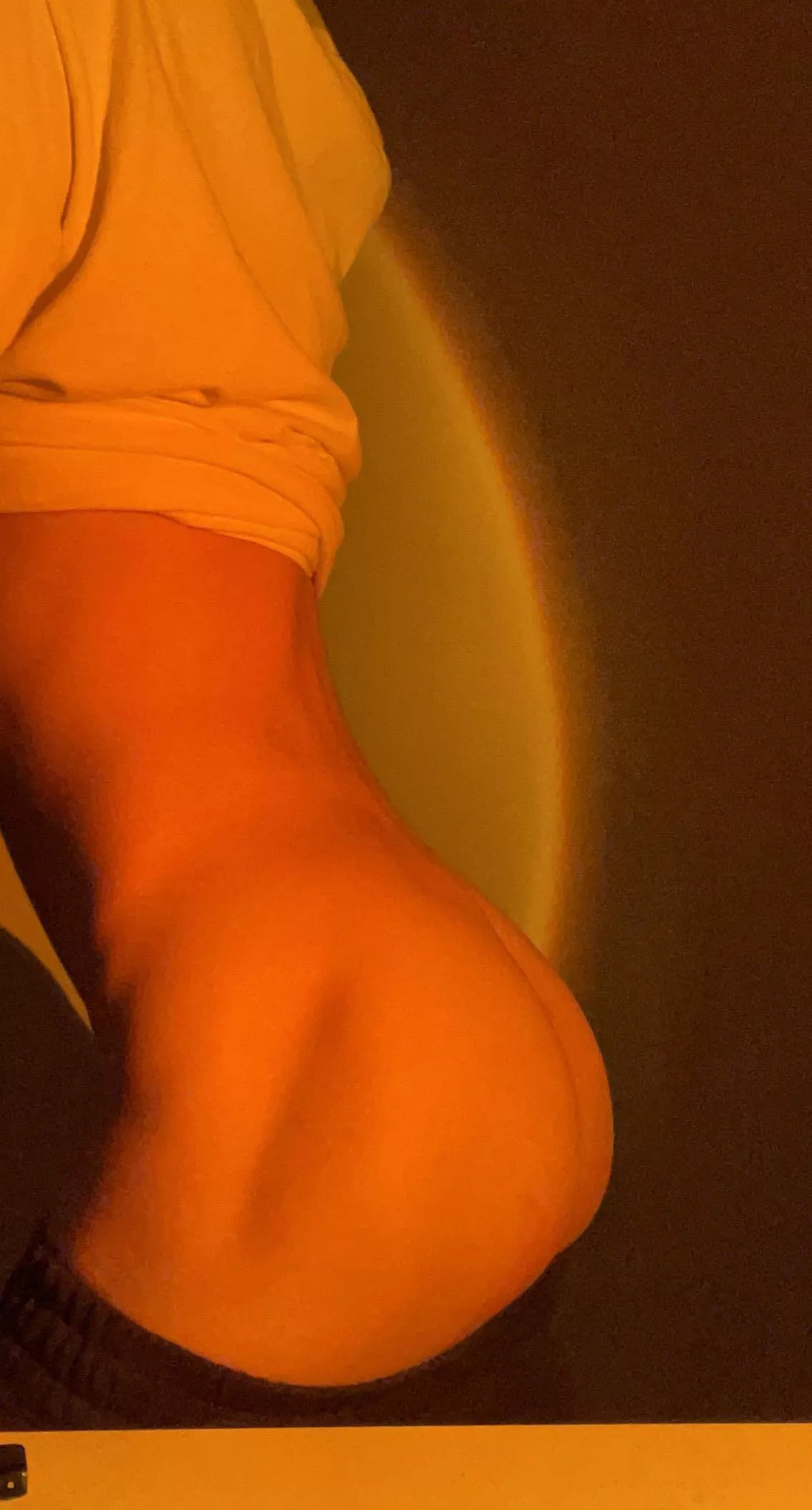 Someone hungry ? 🍑👅