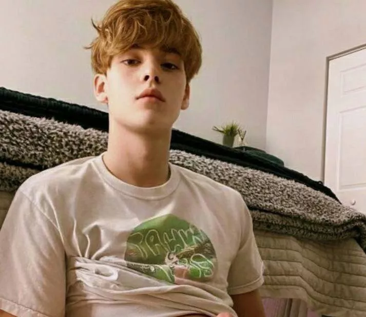 someone knows the name of this cuttie?