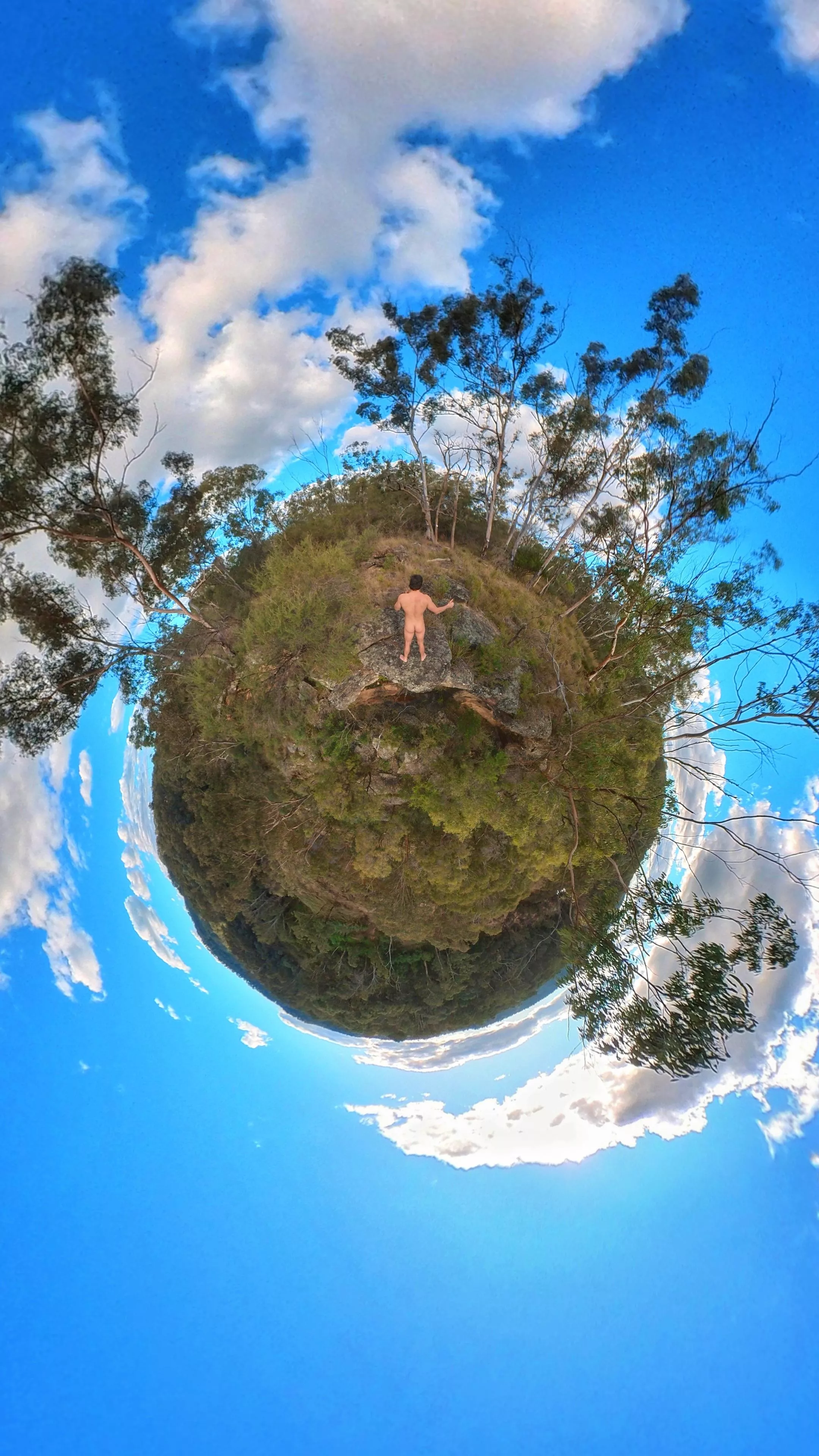 Someone please join me in my little nudy planet 🌏 👕👖🚫