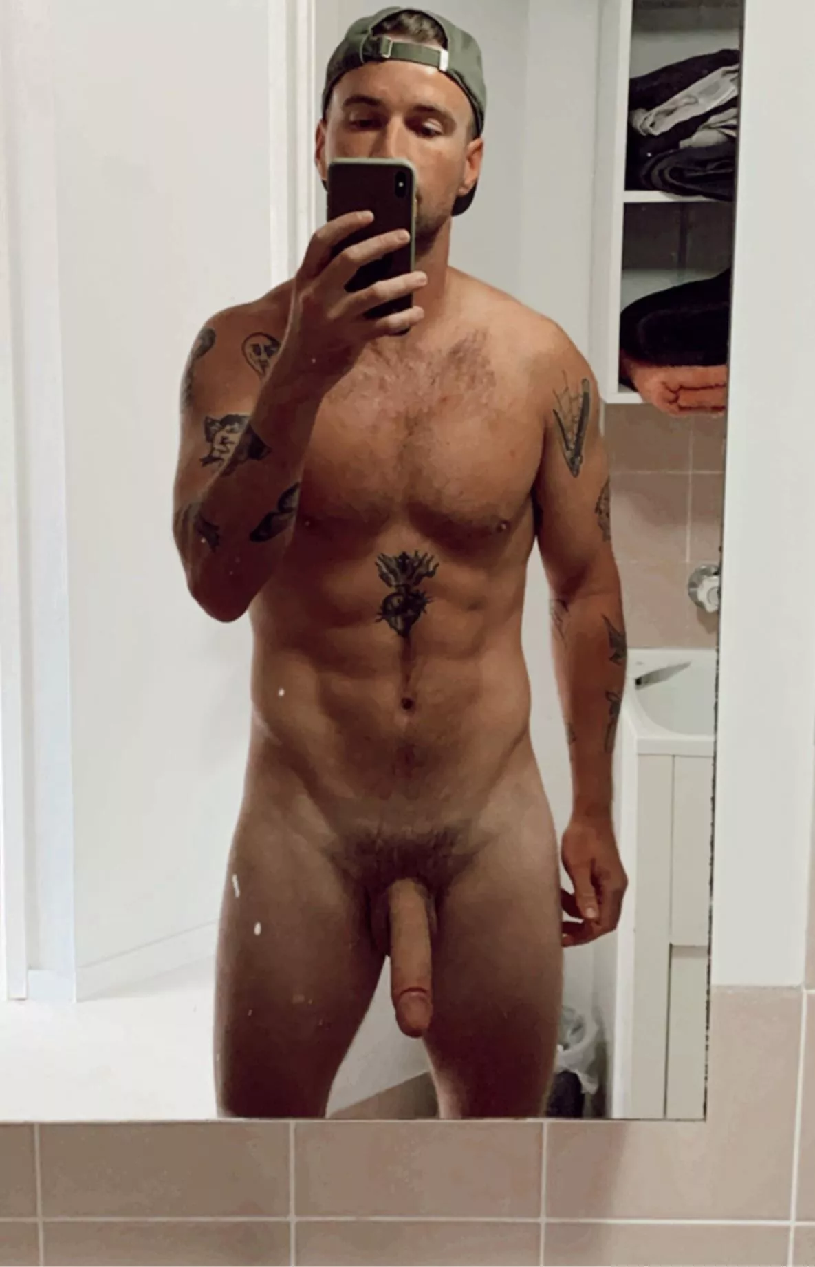 Someone should invent nudist gyms 💪🏼