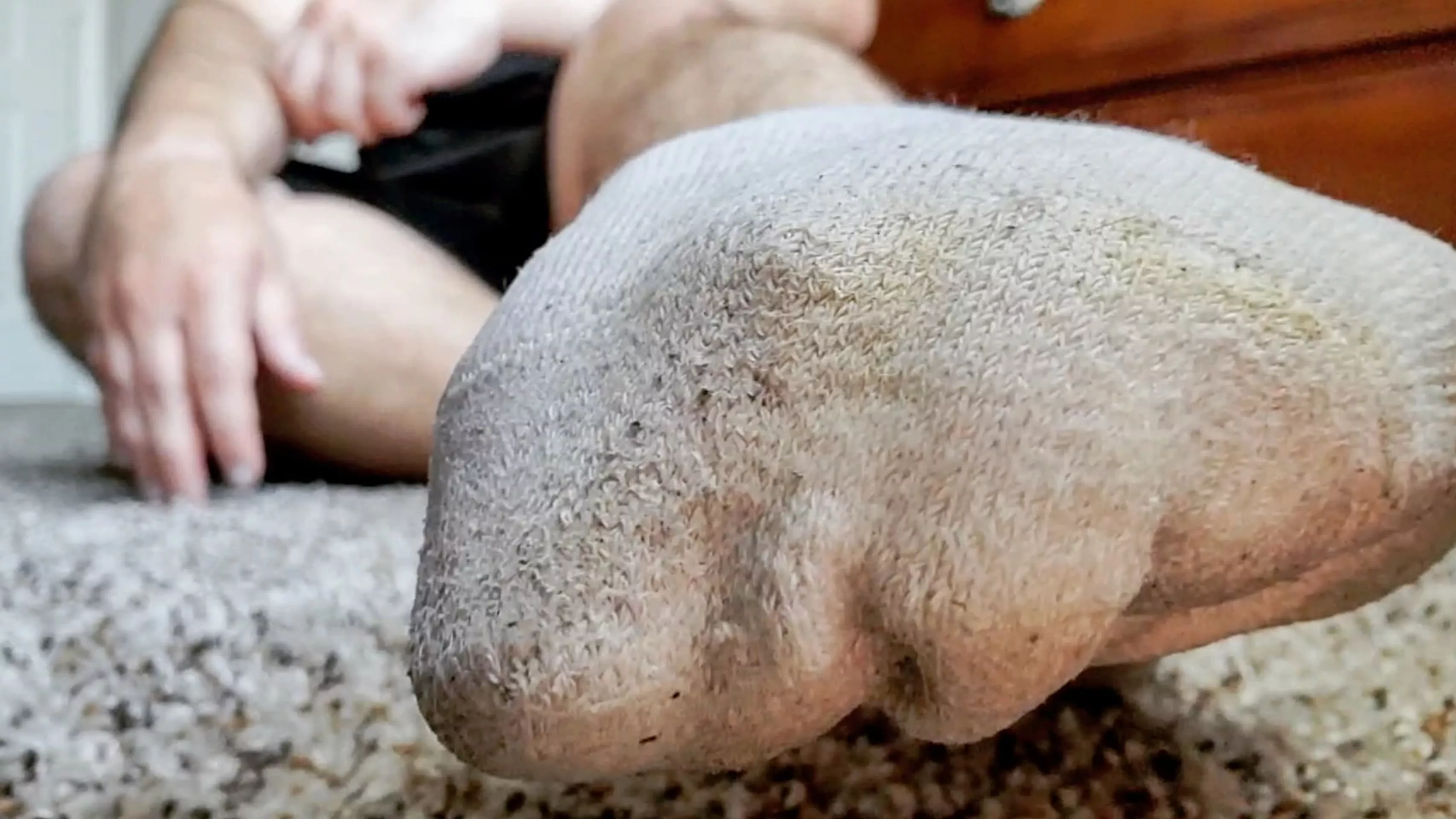 Something about working my hot foot scent into a pair of white socks and seeing them become stained with my sweat just drives me crazy 😏