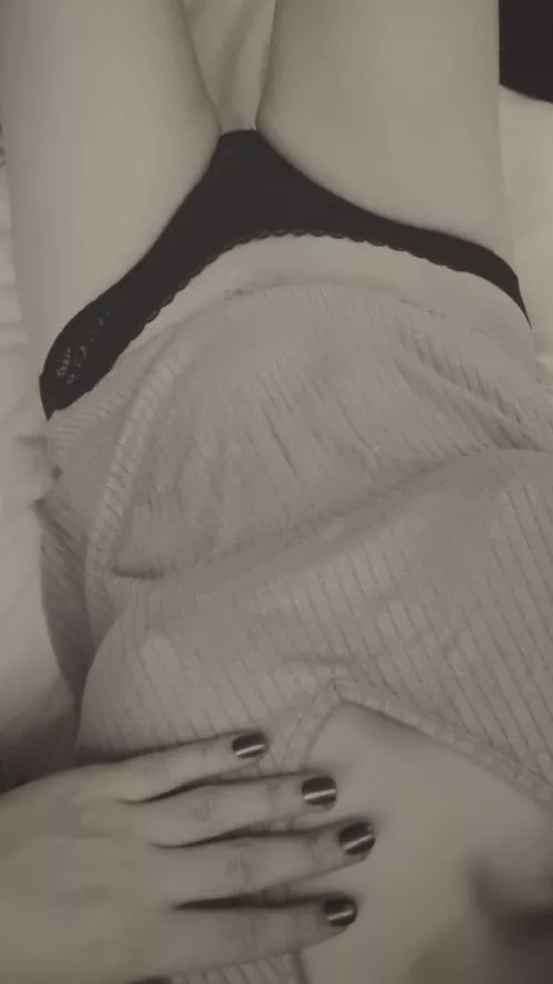 Sometimes, all you need to relax is panties and a comfy top 😊☺️💖 (nb)