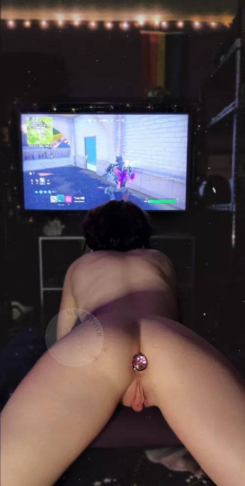 Sorry I'm playing like shit tonight, I'm a little distracted😅