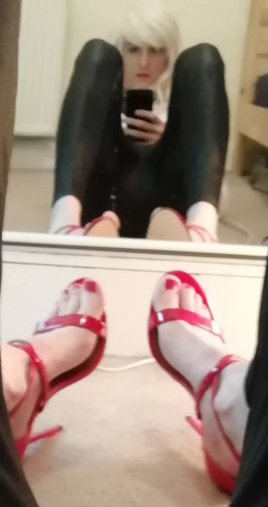 Sorry it's a bit blurry. Love these red heels. Sorry it's a bit blurry. Love these red heels.