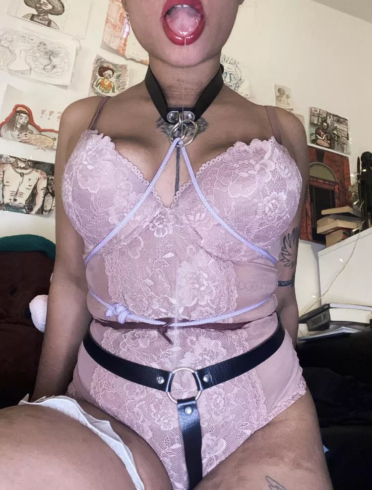 Sponsor me getting proper ropes 😭 My tits look cute tied up 💕