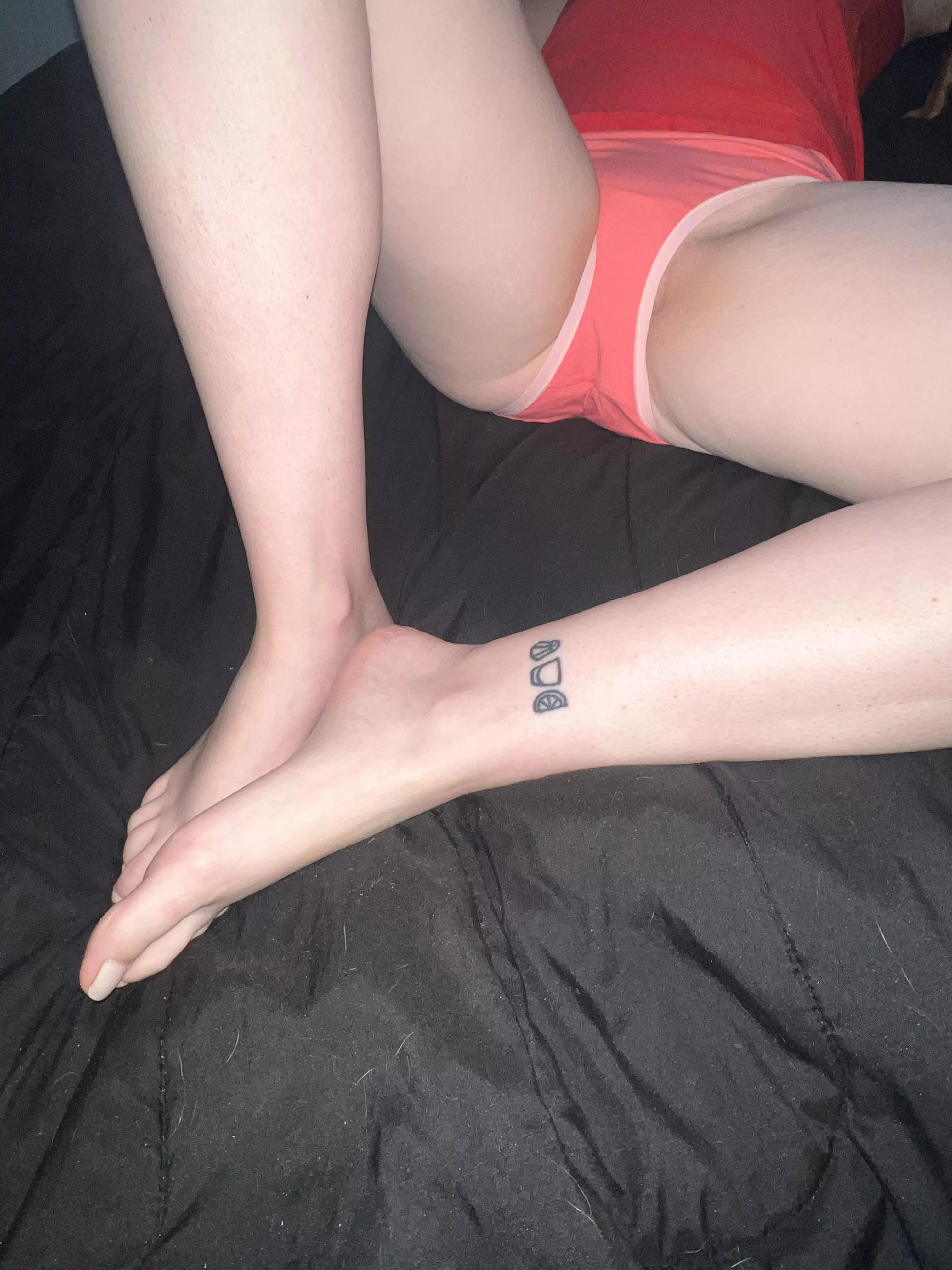 Spring is here, pink nails