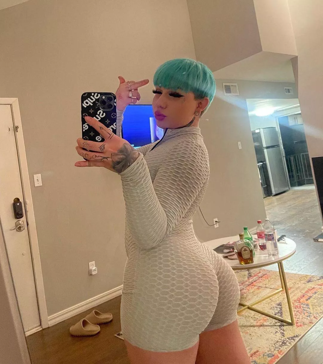 Stealing your man one at a time 😏