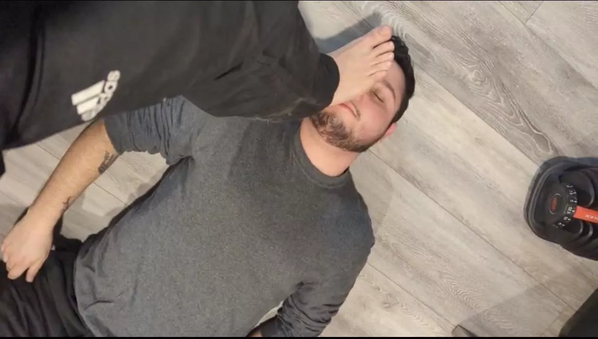 Stepping on my good little submissive boy’s face with my sweaty big feet 😜