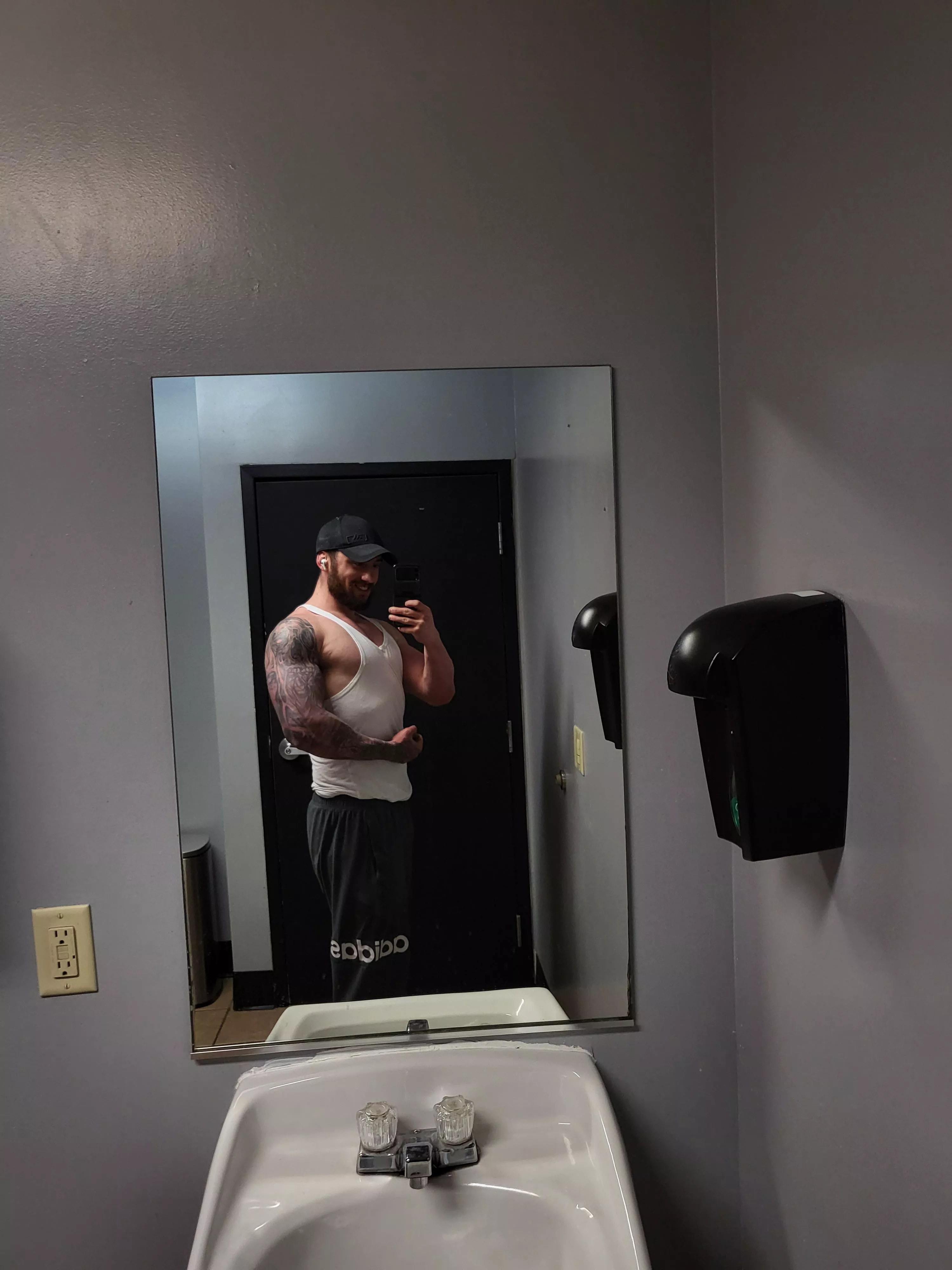 still keeping it pg😌💯aint gotta flash dick to show tats