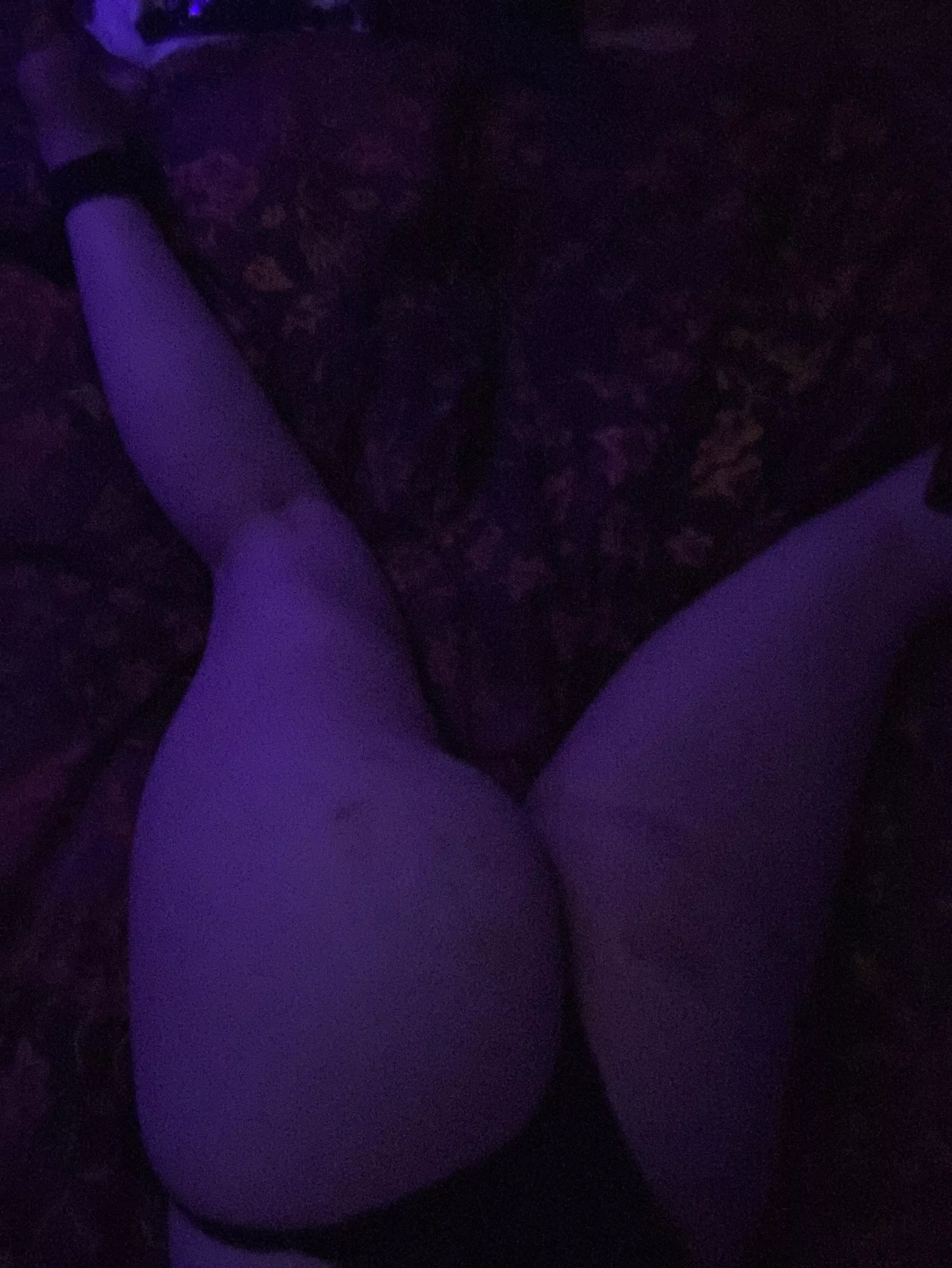 Strapped myself down so he can hit me as soon as he walks in 💜