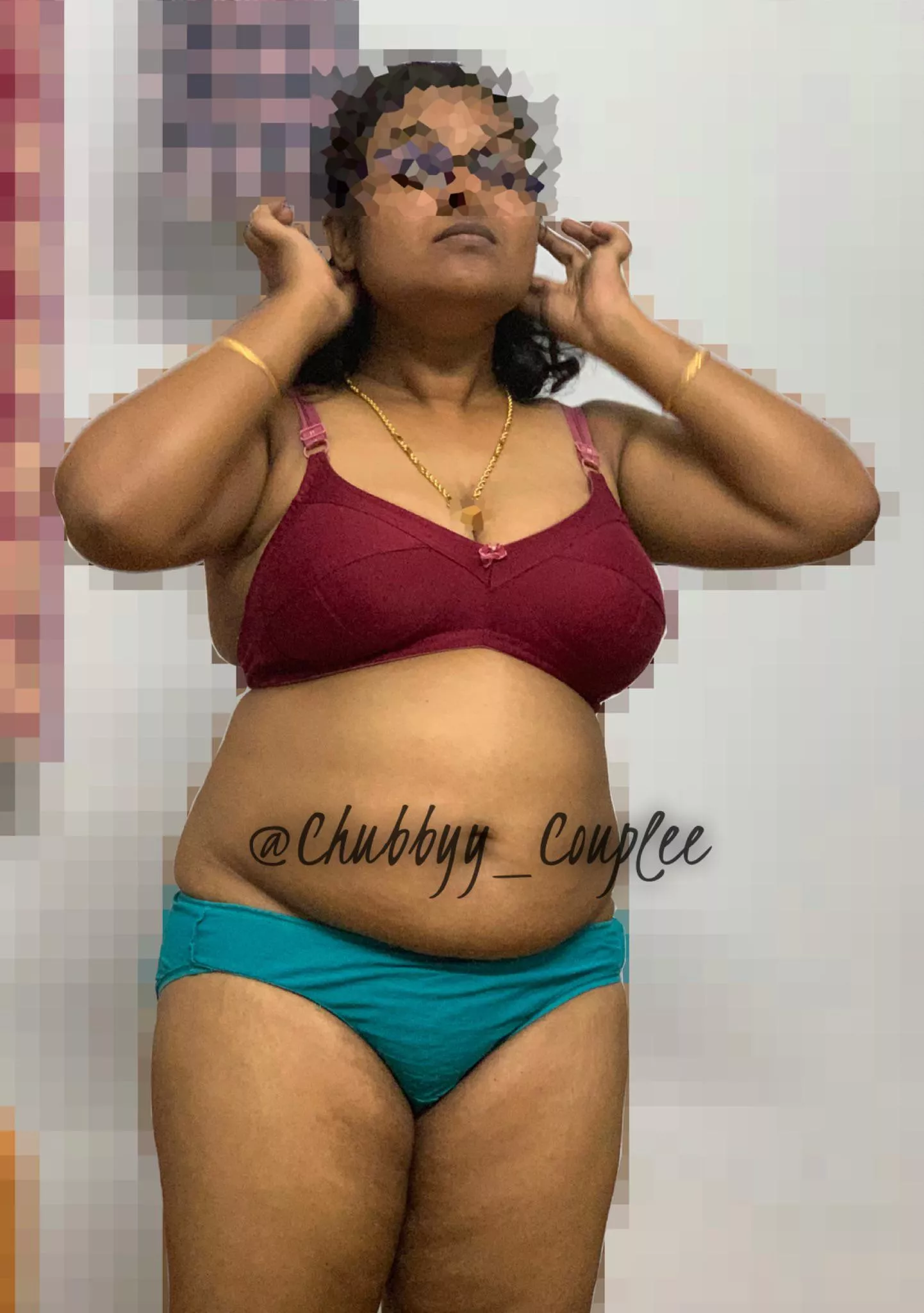 Stripped down to the bare minimum 😈 [F]rom the [M]assage series😉 Interested in more?🤔