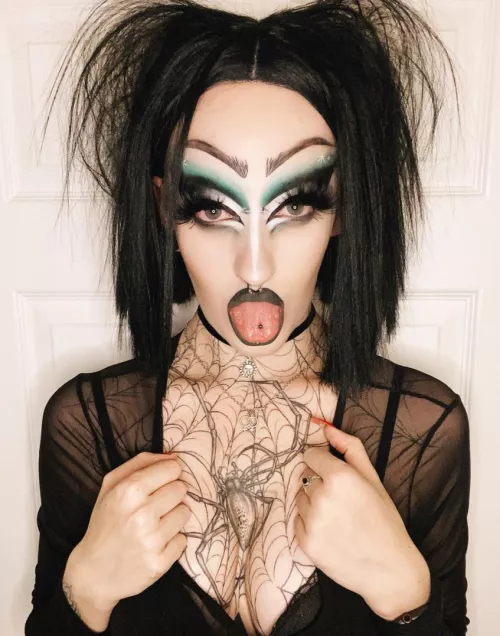 Stroke that hard cock for me 👀 your gf doesnt need to know 👅