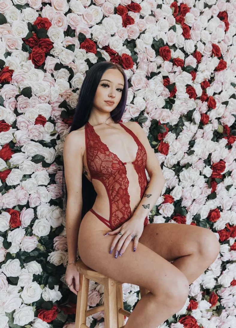 sub to my only fans to see this come off, it’s free😋 link in comments