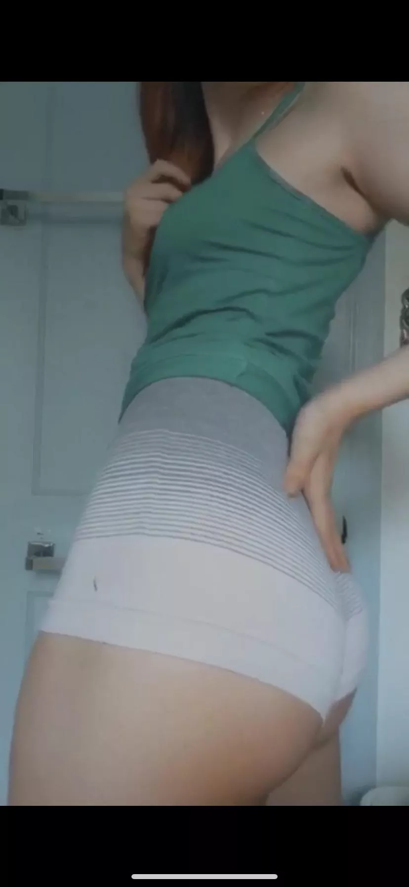 Sub to my onlyfans daddy😈🥴56+posts😝link in comments😩