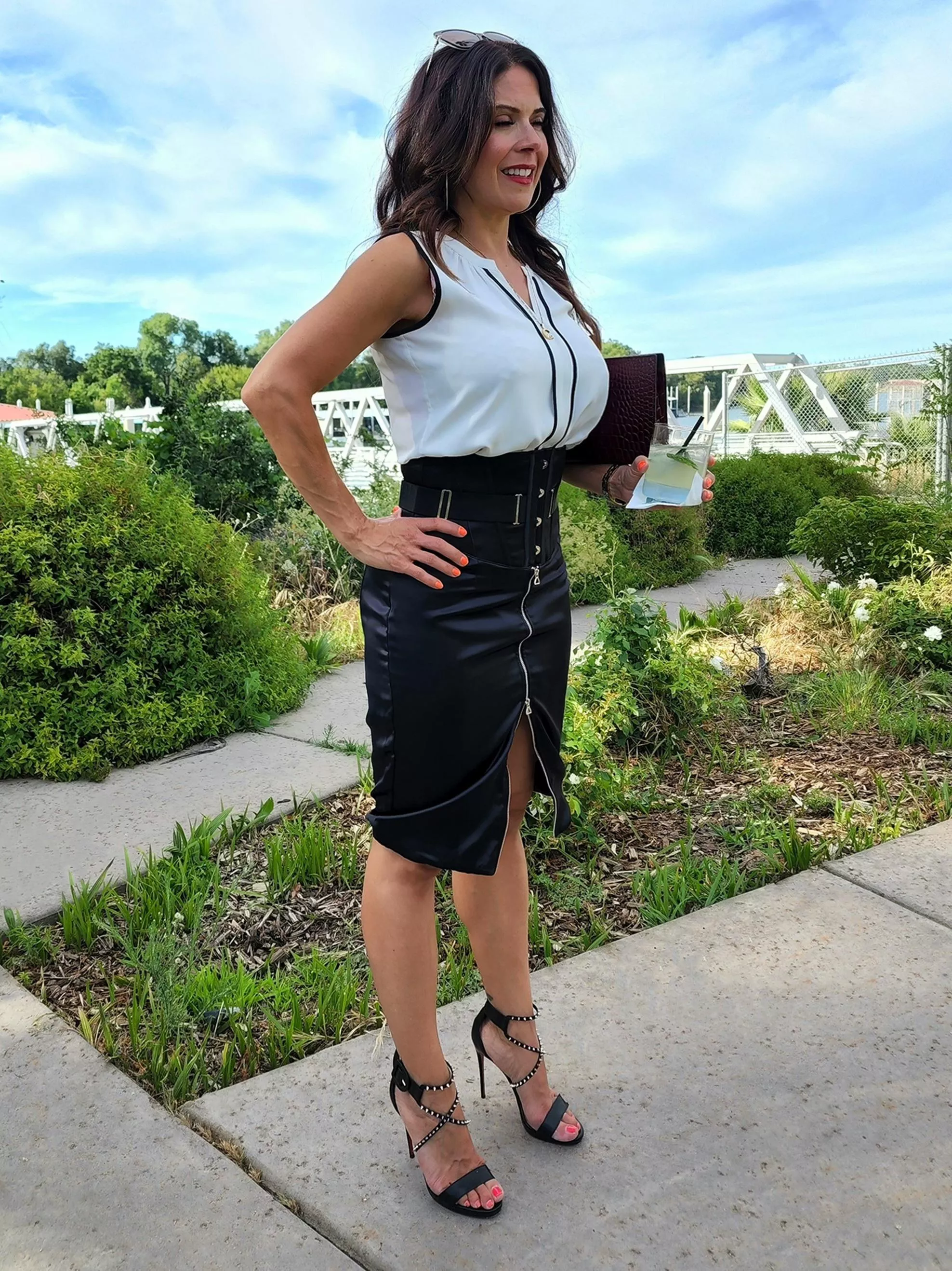 Such nice young boys at the Executive Club. Always offering to bring me drinks. So kind. (46F)