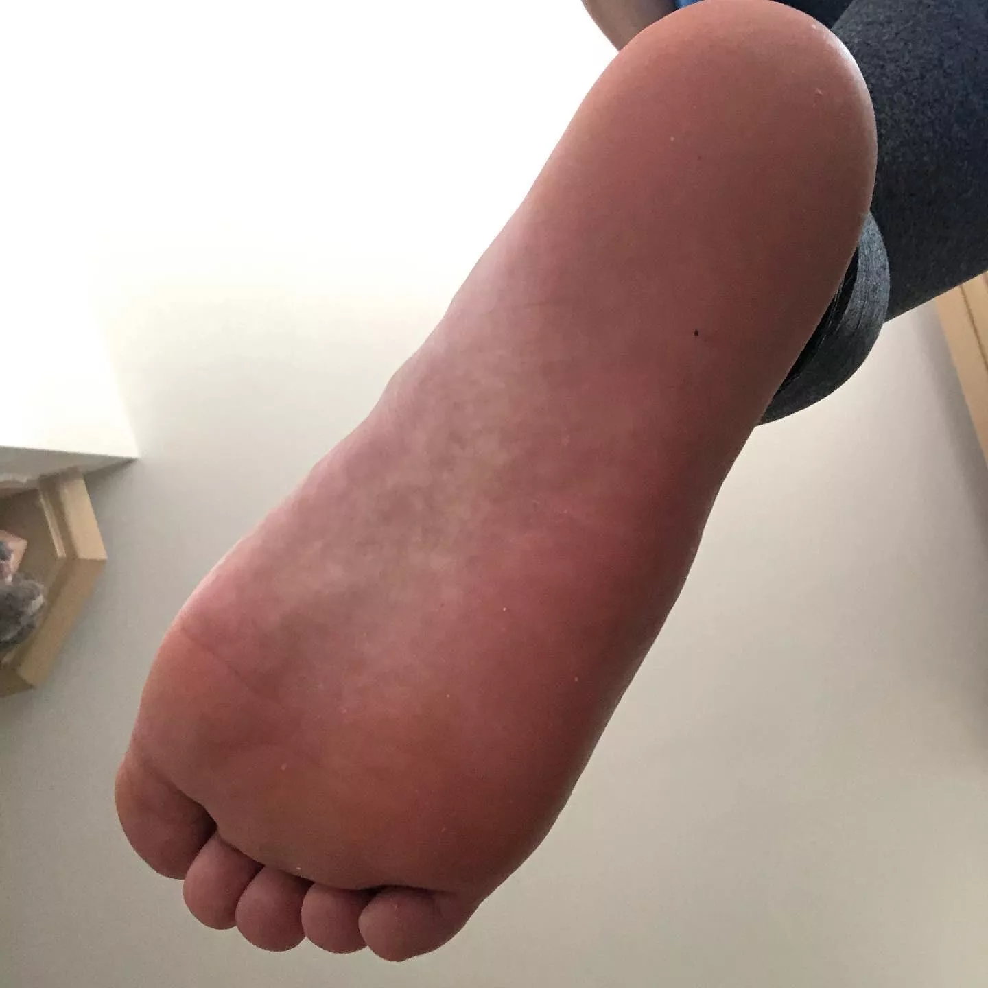 Such smooth soles 🥵😈