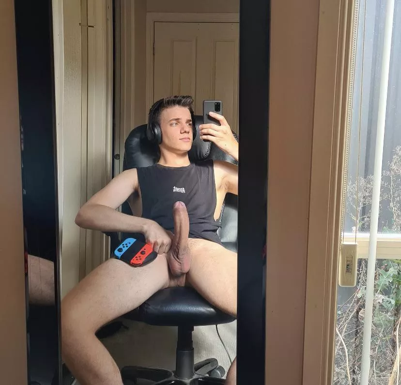 Suck my dick while I play breath of the wild 😘