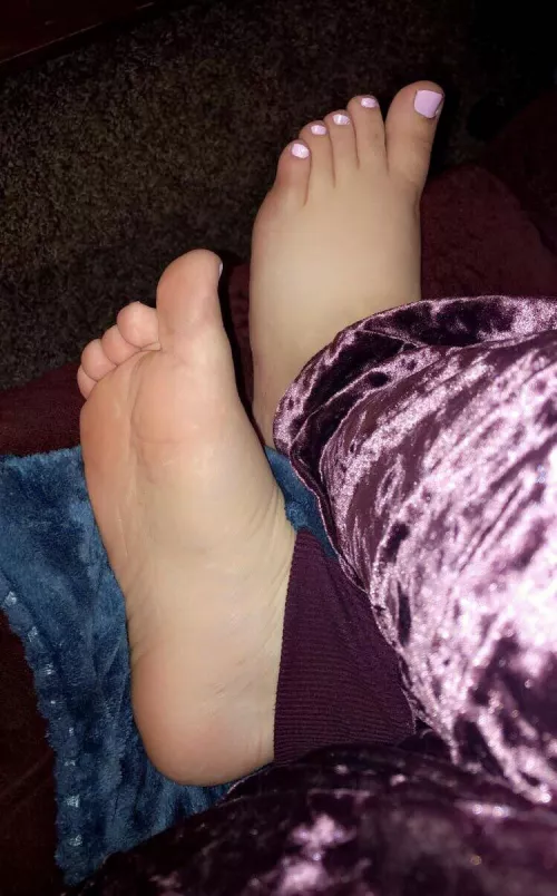 Suck my toes🥰