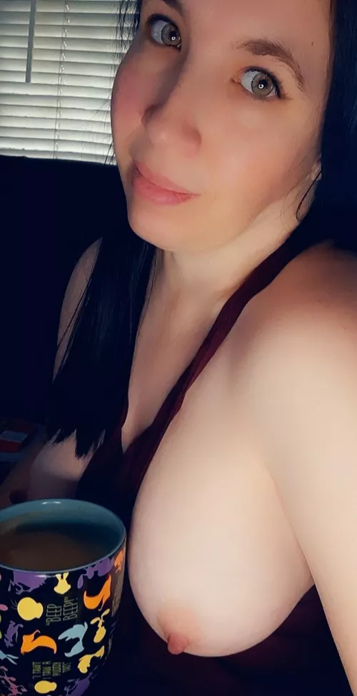 Sundays are for coffee and sex. I'm going back to bed, you cuming with me? 😉
