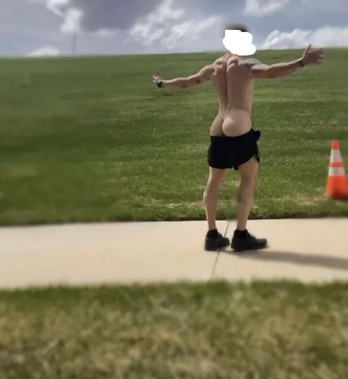 Suns out buns out... bend me over a bench and use my holes daddy 💁🏼‍♂️