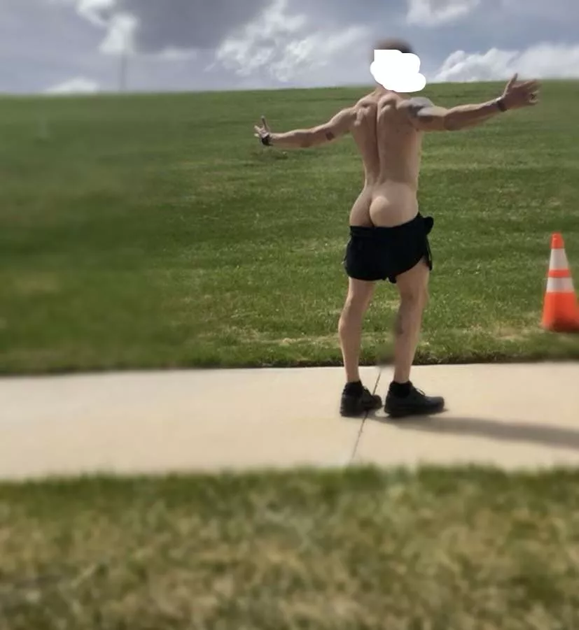 Suns out buns out... bend me over a bench and use my holes daddy 💁🏼‍♂️