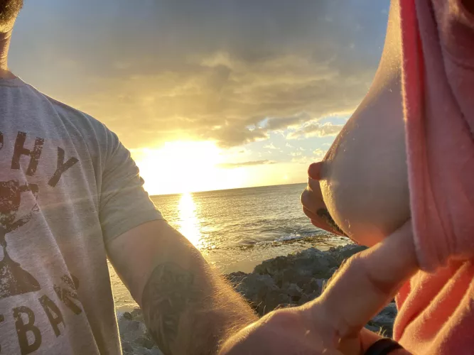 Sunset tittie