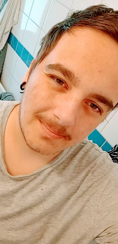 Swedish, singel and ready to mingle 😂how are y'all doing ?