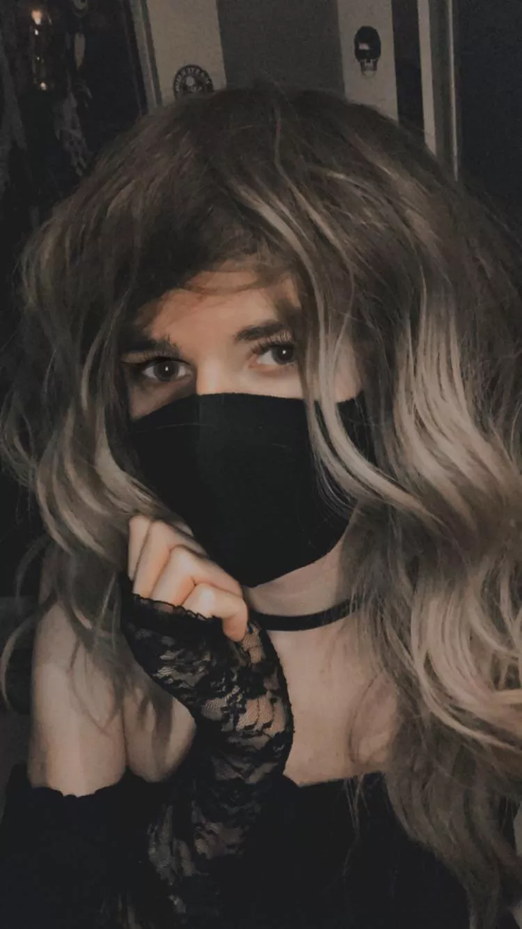 Teaching myself how to style wigs 😅