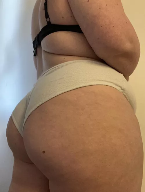 The ass the never stops growing 😳😍