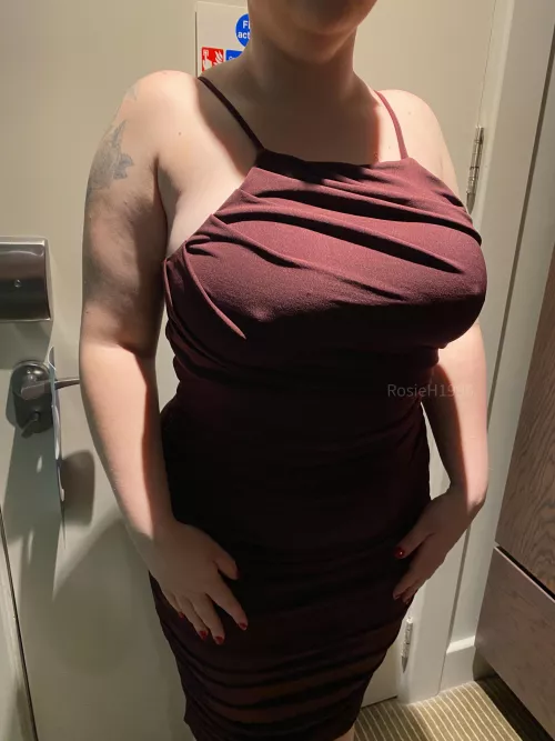 The bartender couldn’t take his eyes off my tits tonight… I wonder why