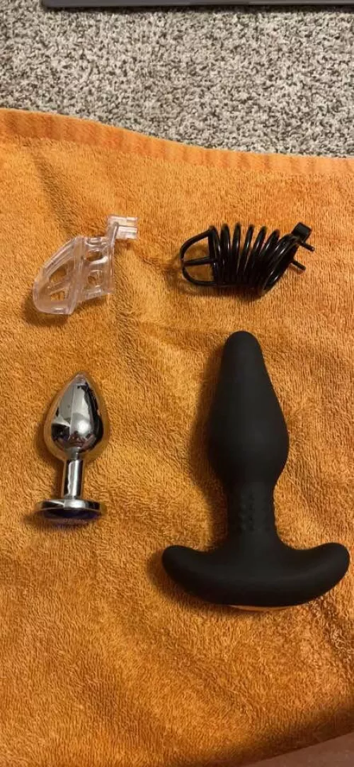 The best present that can be given to a slut as a birthday gift 🎁