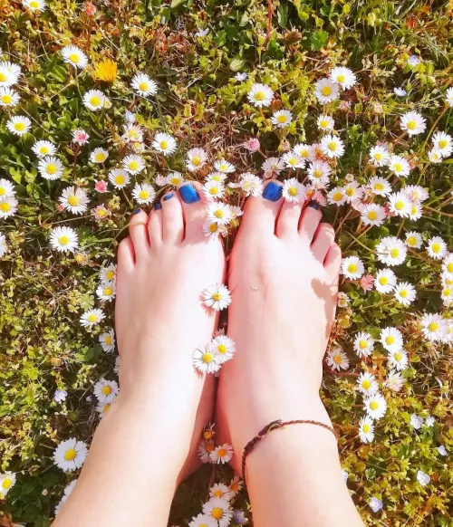 the grass tickles me 😏