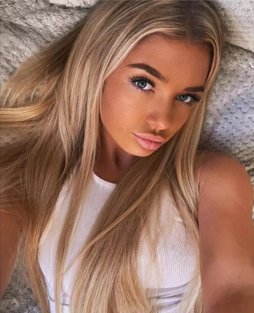 the makeup and come to bed eyes.