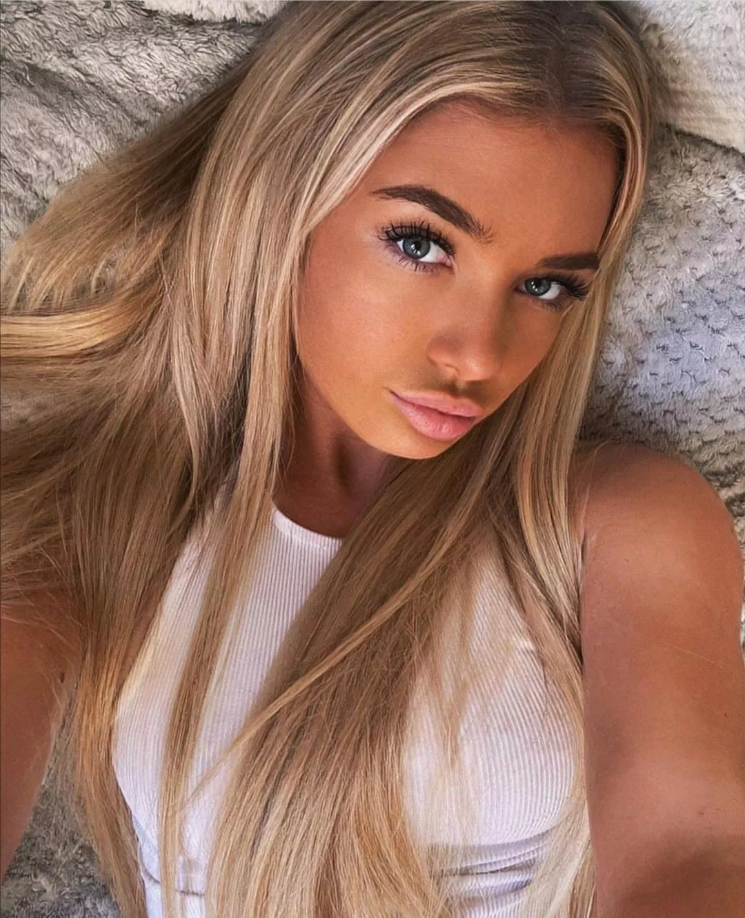 the makeup and come to bed eyes.